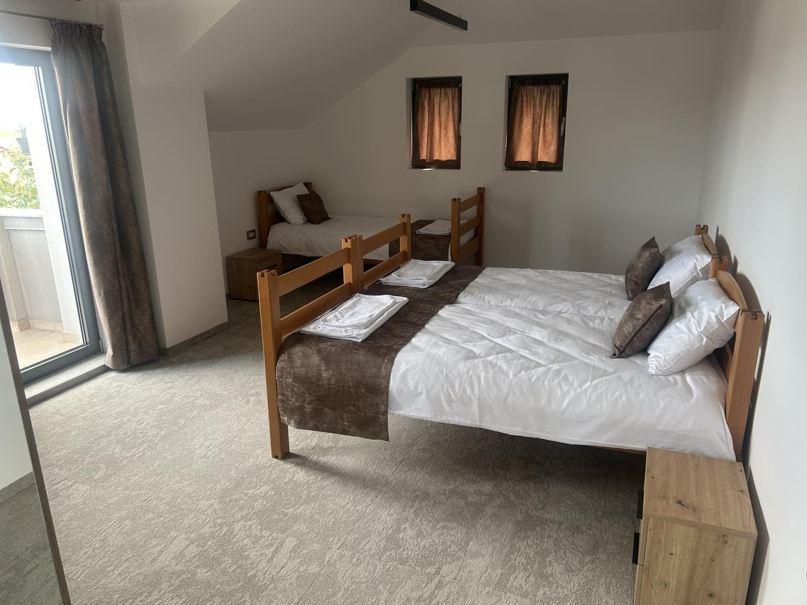 Izdajem sobe u Borči - hostelski tip smeštaja